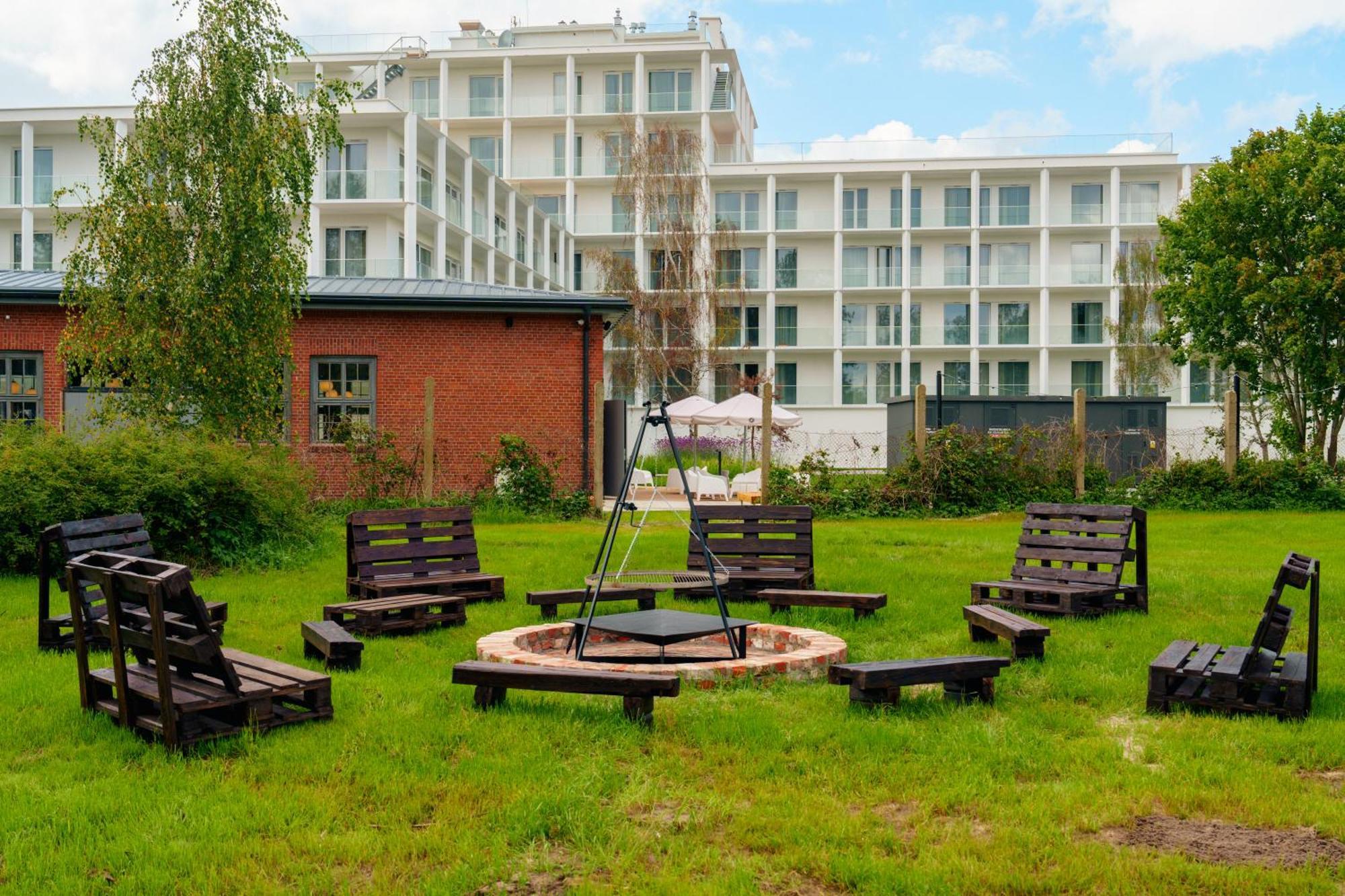 Hotel Arche Fabryka Samolotow W Mielnie Großmöllen Exterior foto